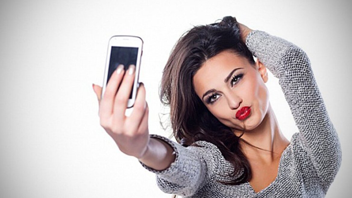Οι δερματολόγοι προειδοποιούν: Οι selfie προκαλούν ρυτίδες